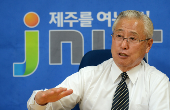 신구범 전 제주도지사가 제주의 진단과 비전을 말하고 있다.