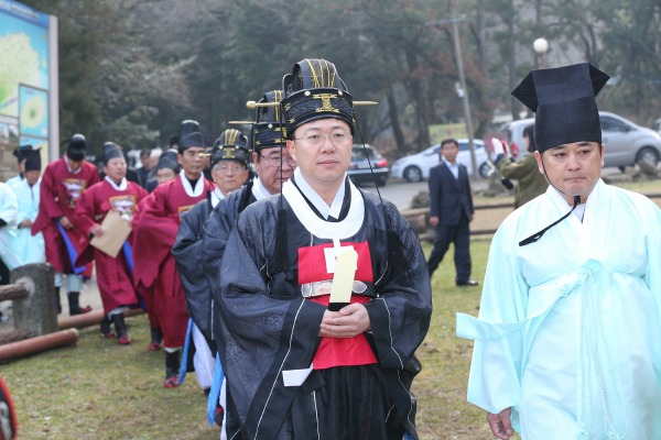 지난달 12일 열린 한라산신제에 박정하 정무부지사가 원 지사를 대행, 초헌관을 맡았다.