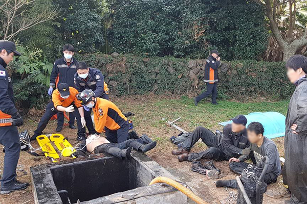 지난 2월 22일 오후 서귀포시 남원읍 태흥리에서 하수중계펌프장의 맨홀 배관을 교체하던 인부와 공무원이 유독가스에 질식하는 사고가 났다. 이에 대해 최근 제주지검은 관련 업체 관계자들을 기소했다.