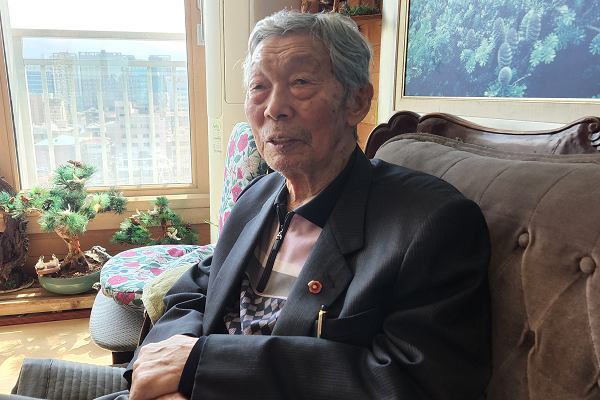 현상지(92) 어르신이 지난 2일 오전 인터뷰에 응하고 있다.